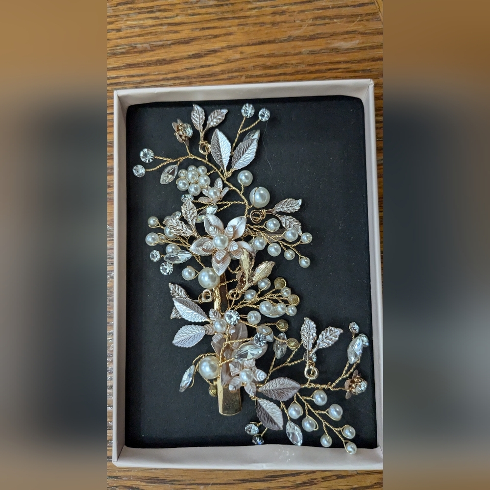 Gold bridal hair comb